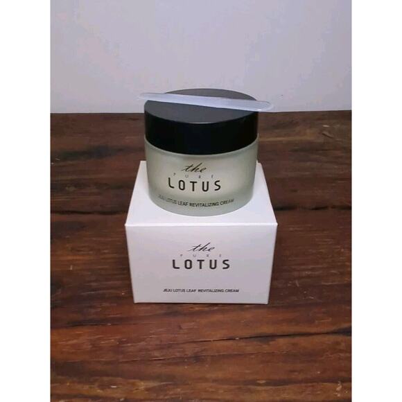 THE PURE LOTUS Jeju Lotus Leaf Revitalizing Cream 50ml NEW - Picture 2 of 3